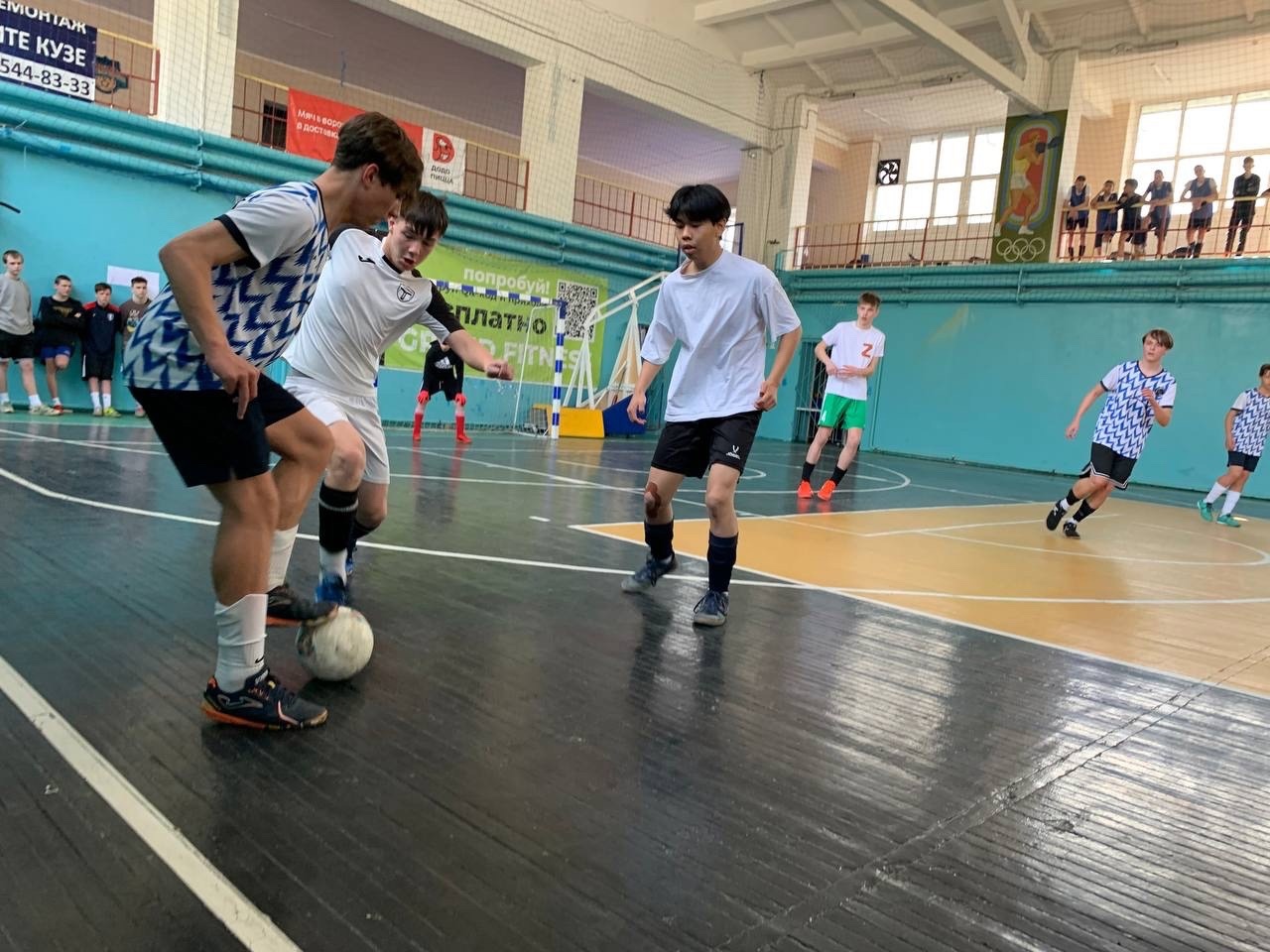 Пятница принесла нам победу в соревнованиях по мини-футболу в рамках школьной спортивной лиги.